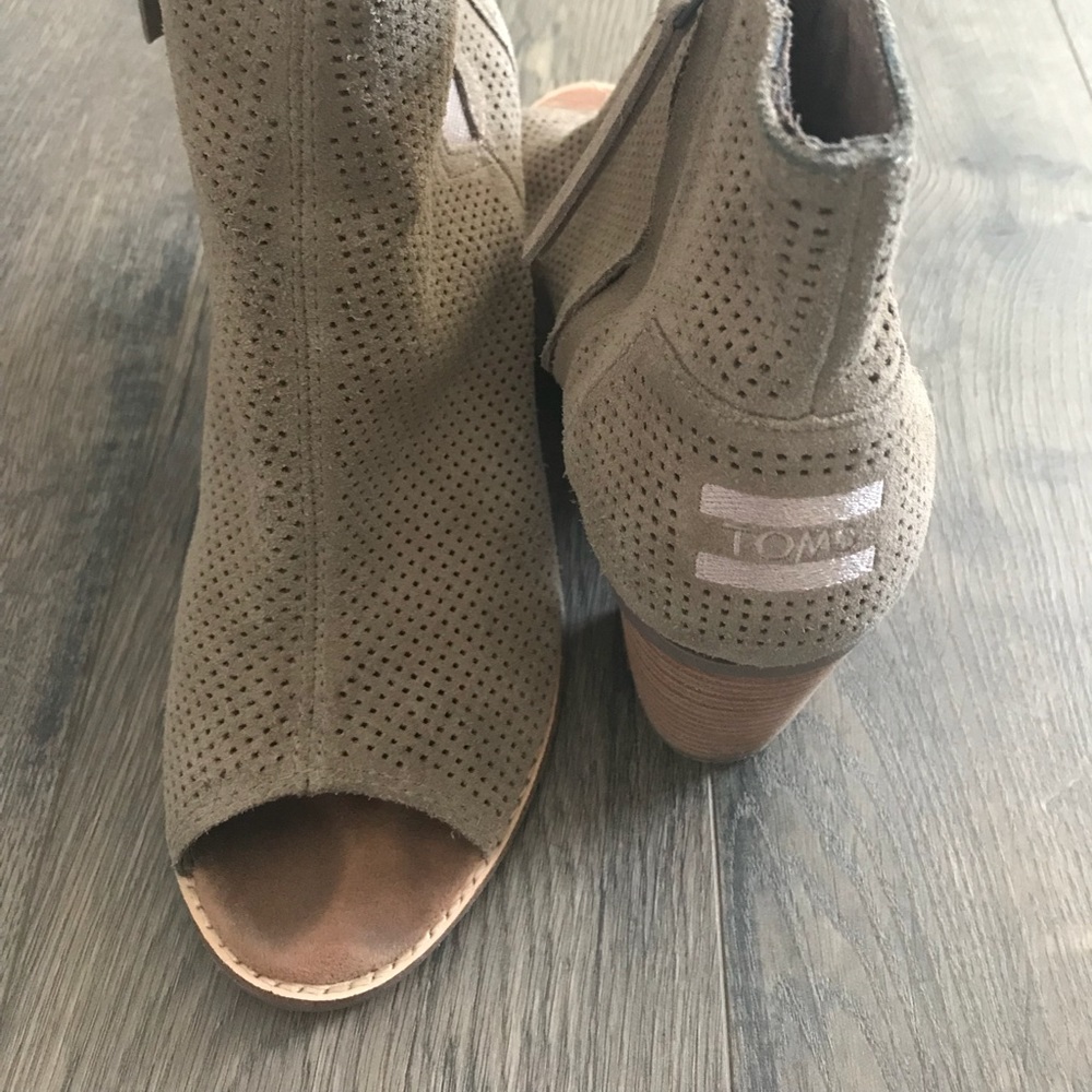 Toms open toe heel size 9